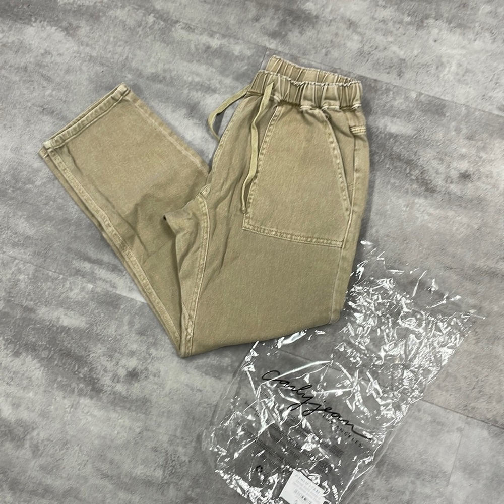 NWT Carly jean Los Angeles khaki Rayne denim pants